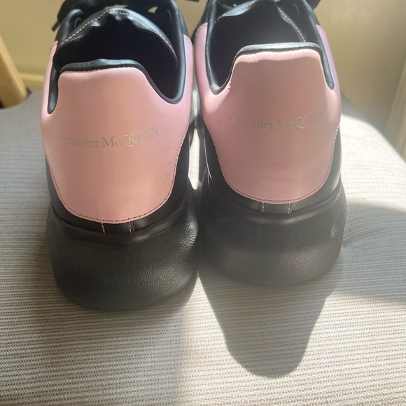 alexander mcqeen - Picture 2 of 3